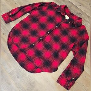 ✨BOGO✨ American Eagle Outfitters Red and Black Plaid Flannel
